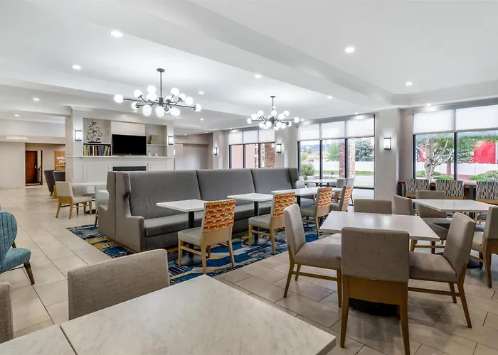 Hotel Hampton 3*