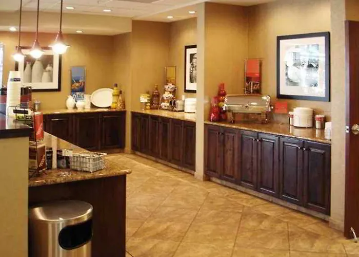 Hotel Hampton 3*